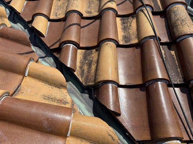 劣化した谷板金